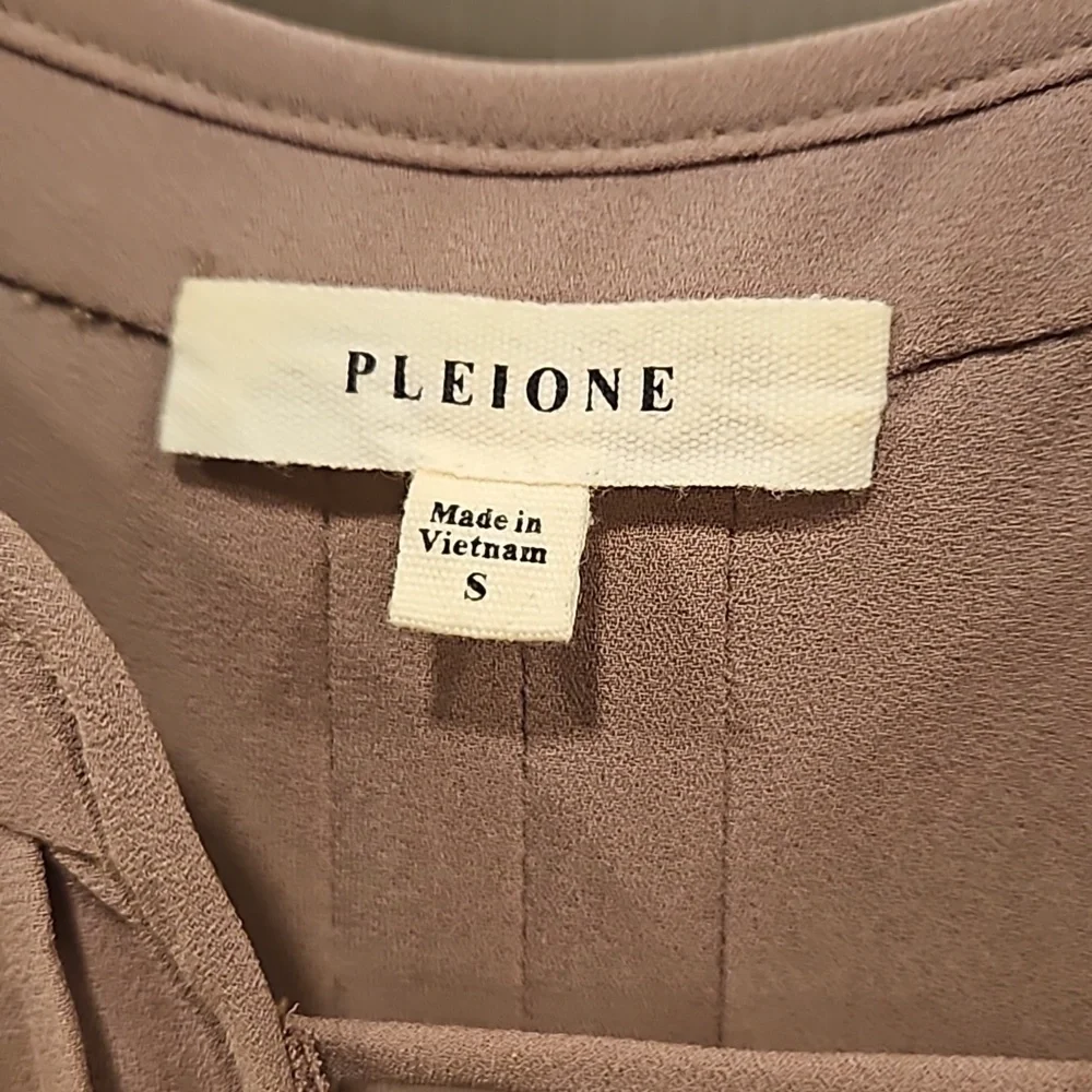 💕PLEIONE💕 Sleeveless Blouse with Pleating Detail ~ Taupe Small